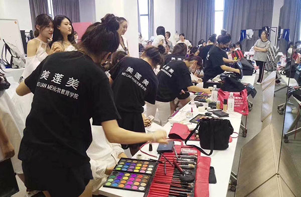 2018年学员化妆实践瞬间