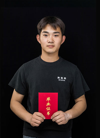亮亮